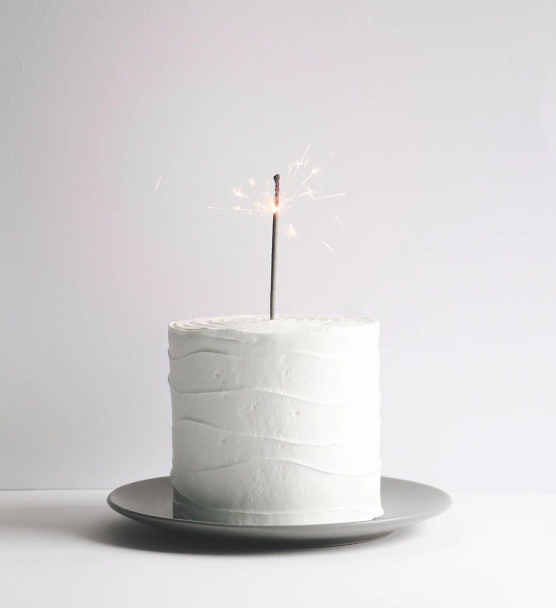 Witte taart met een sterretje bovenop